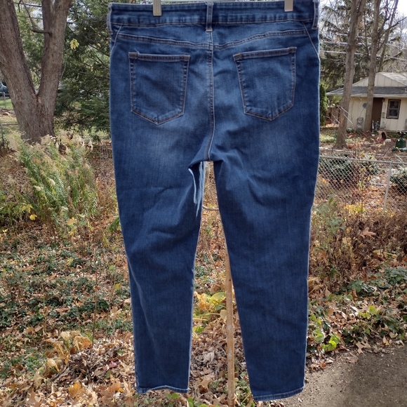 The Platinum faded Jegging size 2 by Chicos - Picture 6 of 10